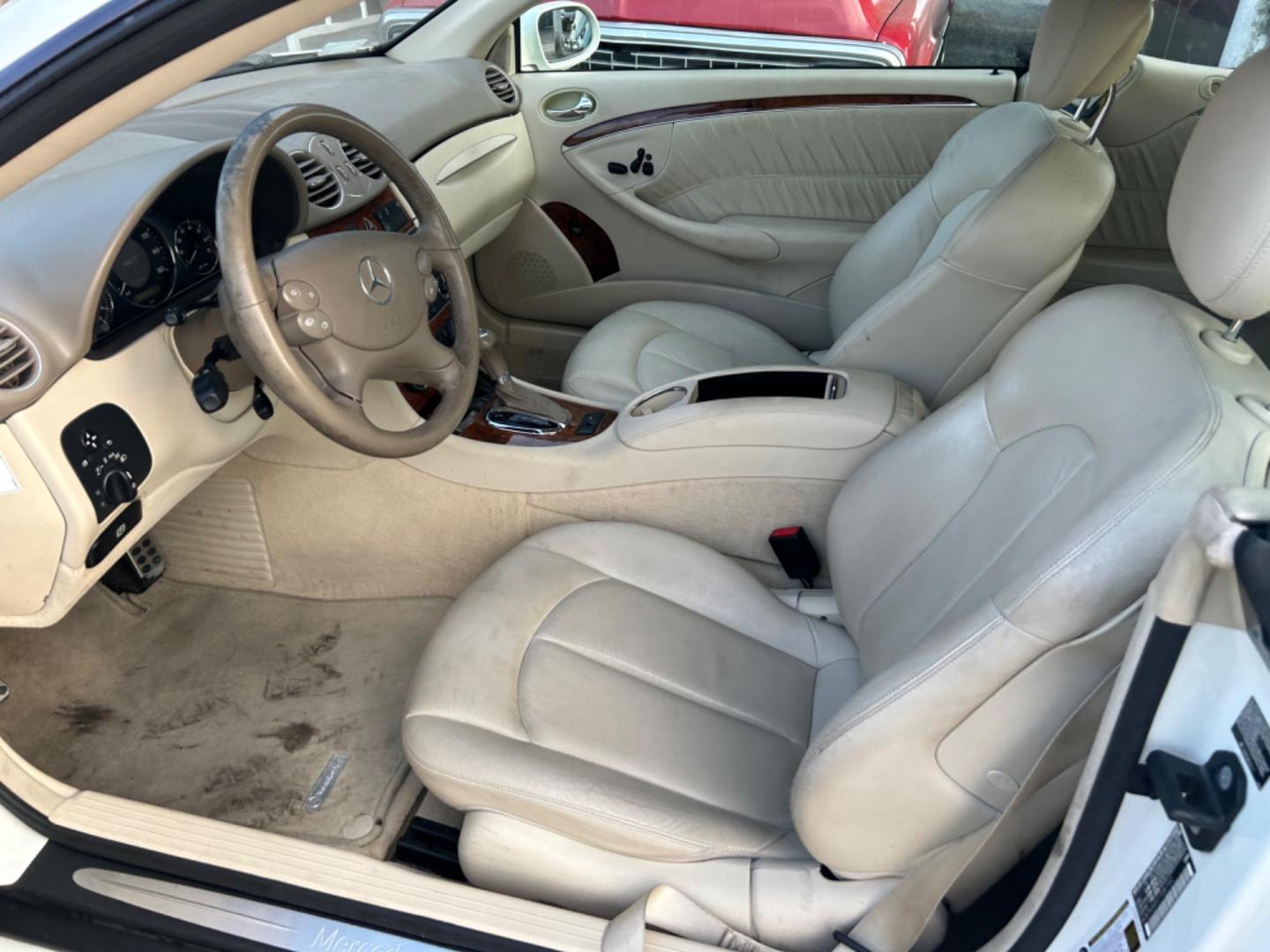 2007 White Mercedes-Benz CLK-Class (WDBTK56F07T) , located at 1687 Business 35 S, New Braunfels, TX, 78130, (830) 625-7159, 29.655487, -98.051491 - Photo#5